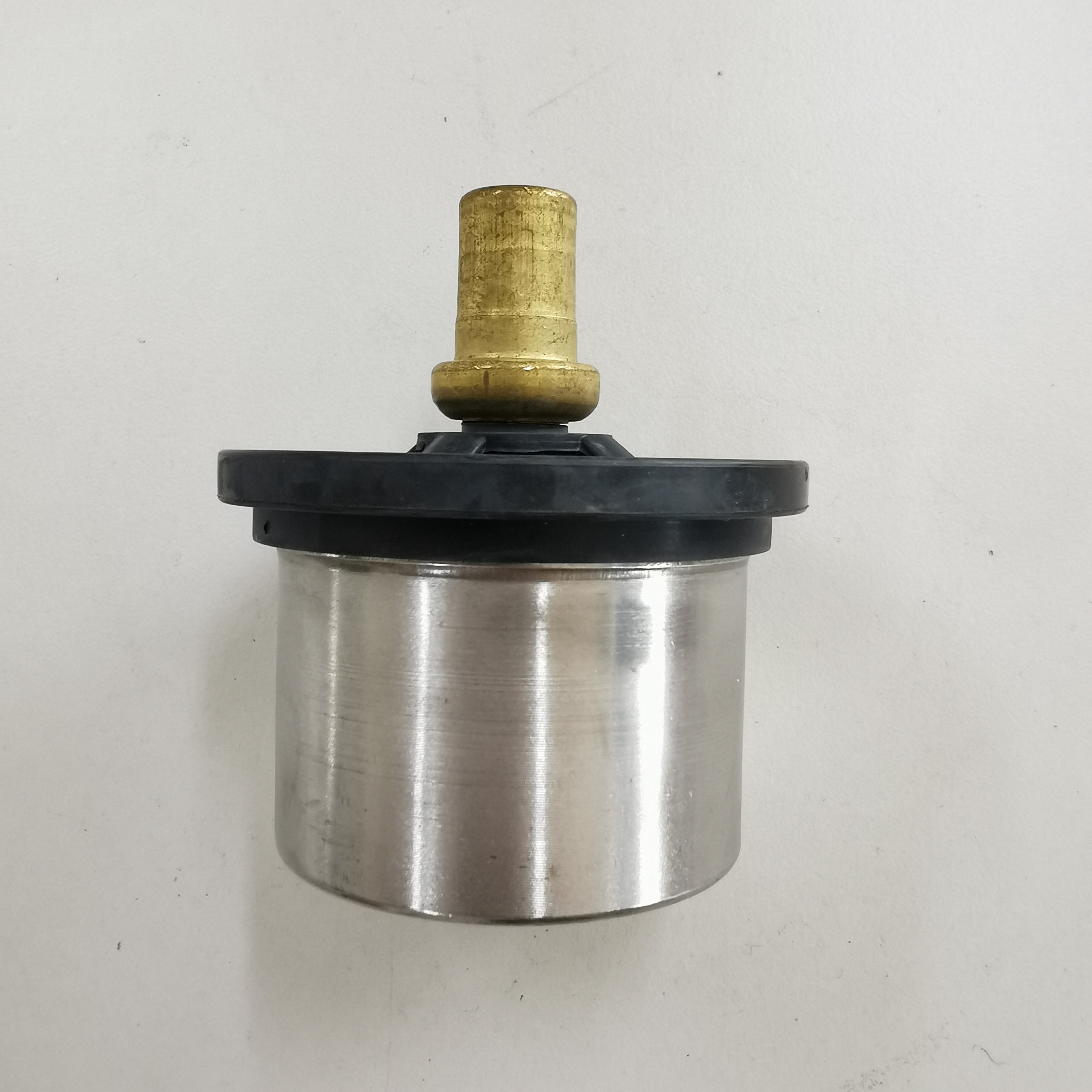 适用于volvo 沃尔沃卡车节温器8149186